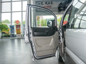 2017款V3 1.5L 手动舒适型 7座 驾驶位车门