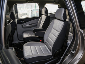 2017款1.5L 手动实用型 后排座椅