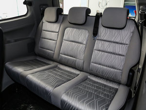 2017款1.5L 手动实用型 空间座椅