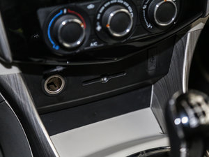 2017款1.5L 手动实用型 中控区
