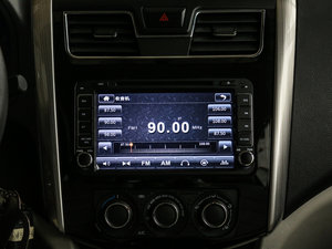2017款1.5L 手动实用型 中控区