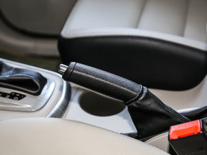 2017款1.6L CVT尊贵型 驻车制动器