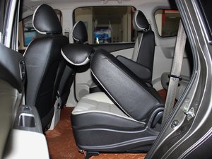 2017款1.5L 手动精英型 后排座椅放倒