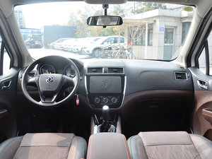 2017款1.5L 手动舒适型 内饰全景