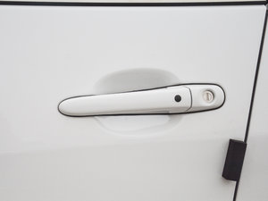 2017款1.6L CVT豪华型 主驾门拉手