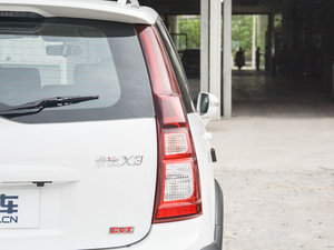 2017款1.6L CVT豪华型 尾灯