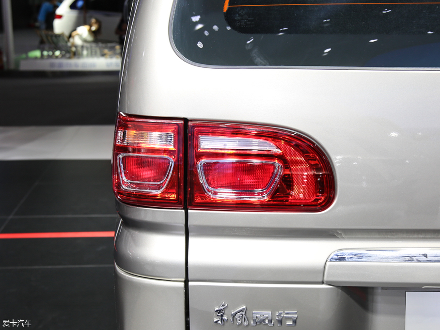 2018������ M5 1.6L �քӺ��A�� 7��