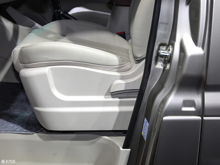 2018������ M5 1.6L �քӺ��A�� 7��