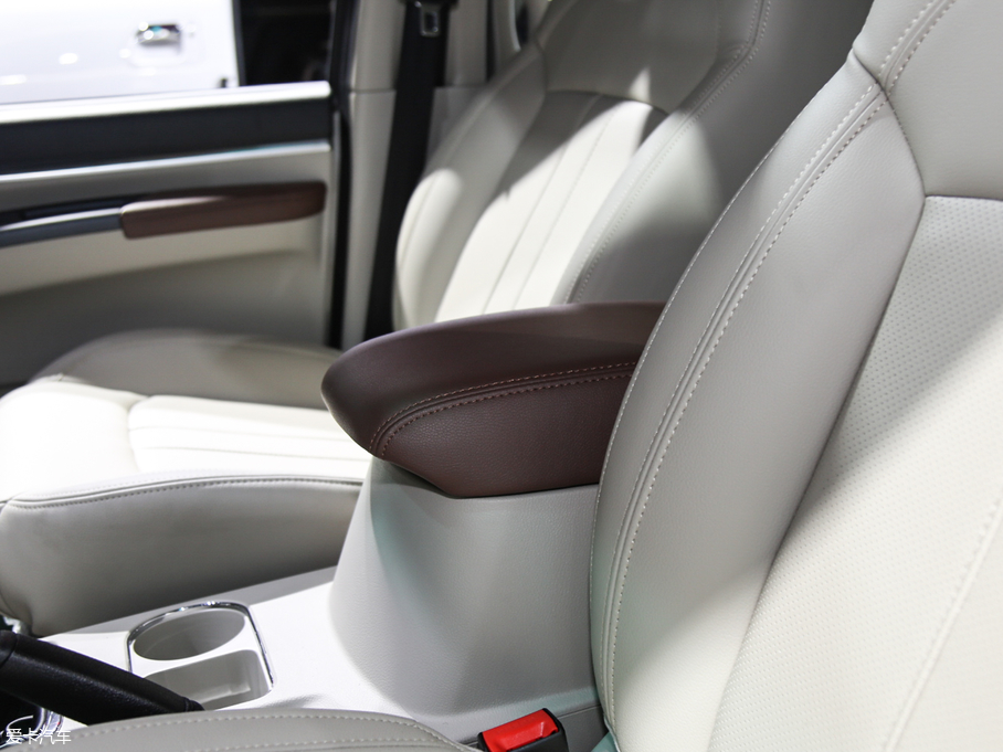 2018������ M5 1.6L �քӺ��A�� 7��