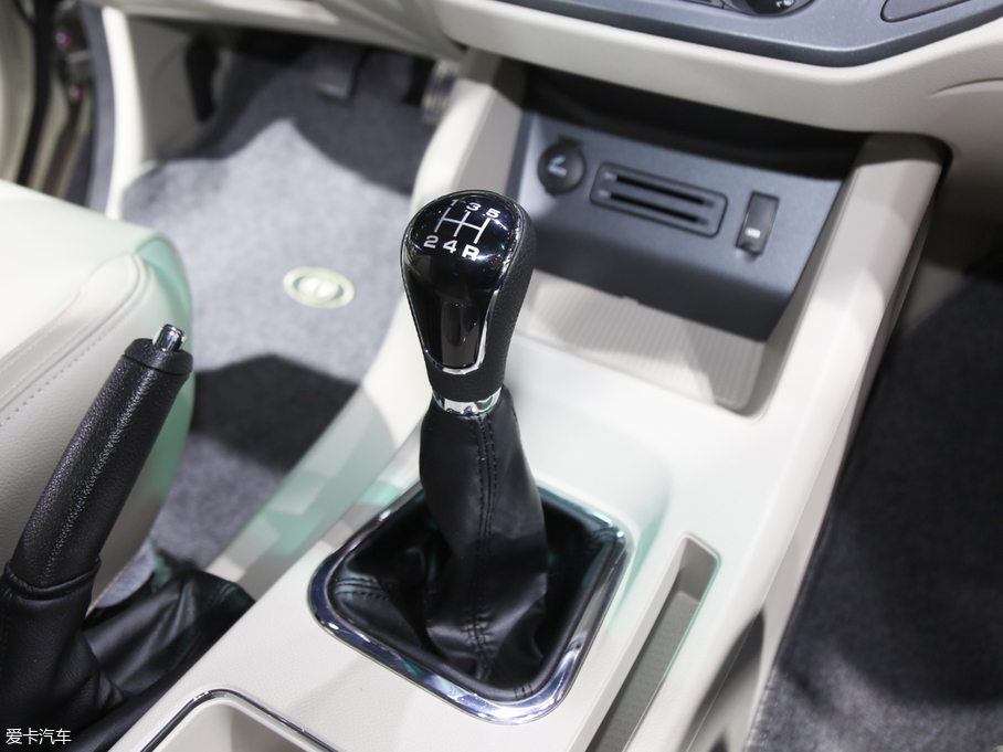 2018������ M5 1.6L �քӺ��A�� 7��