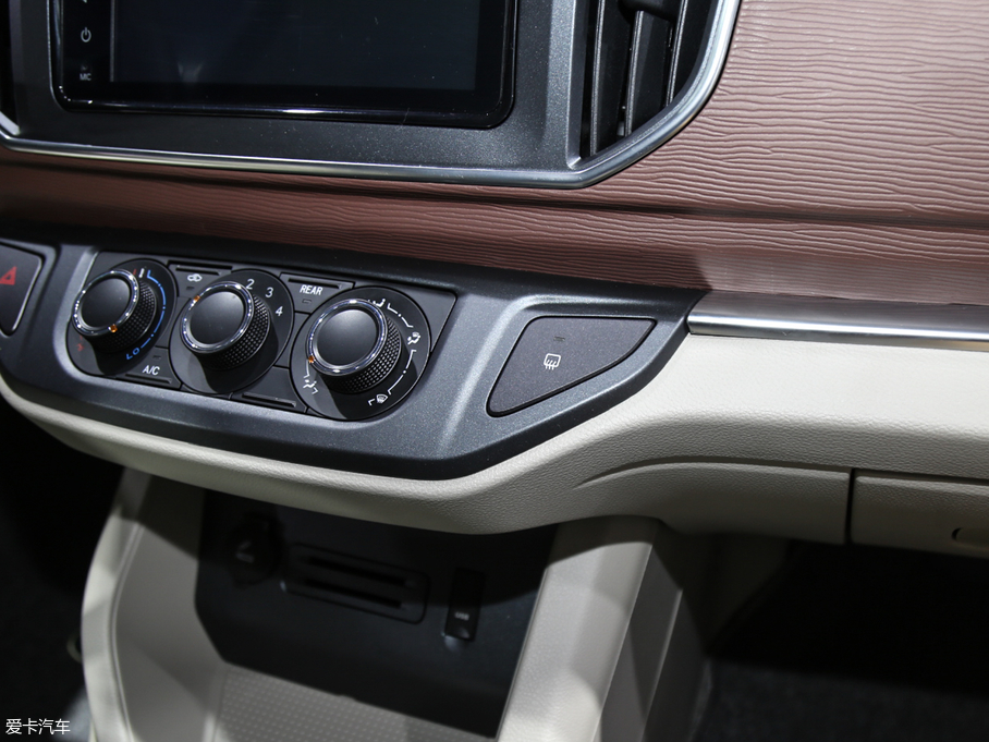 2018������ M5 1.6L �քӺ��A�� 7��