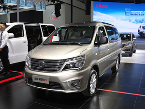 2018款M5 1.6L 手动豪华型 7座 左前45度