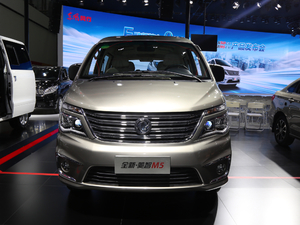 2018款M5 1.6L 手动豪华型 7座 整体外观