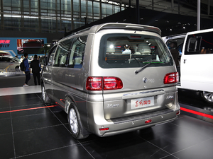 2018款M5 1.6L 手动豪华型 7座 整体外观