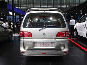 2018款M5 1.6L 手动豪华型 7座 整体外观