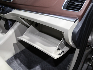 2018款M5 1.6L 手动豪华型 7座 空间座椅