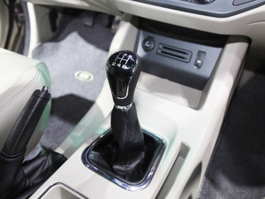 2018款M5 1.6L 手动豪华型 7座 中控区