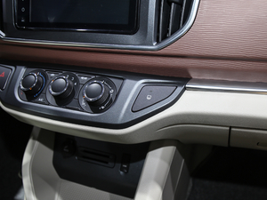 2018款M5 1.6L 手动豪华型 7座 中控区