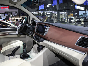 2018款M5 1.6L 手动豪华型 7座 中控区