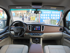 2018款M5L 1.6L 手动舒适型 9座 主驾车窗控制区	