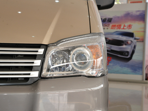 2018款M3L 1.6L 舒适型 7/6座 大灯