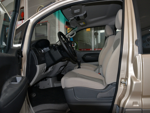 2018款M3L 1.6L 舒适型 7/6座 前排空间