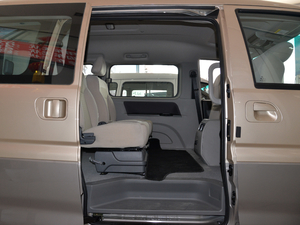 2018款M3L 1.6L 舒适型 7/6座 后排空间