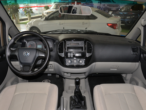 2018款M3L 1.6L 舒适型 7/6座 内饰全景