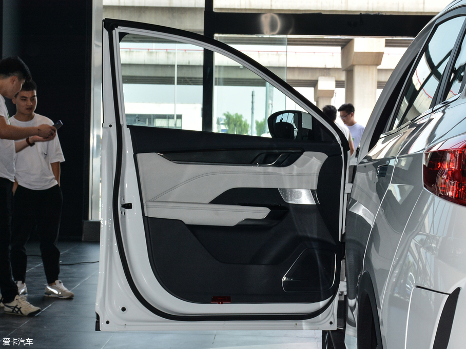 2018REX5 300 Extra°