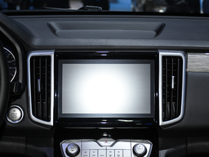 2019款商用版 2.0T 手动四驱领航型 长箱 柴油 空调出风口