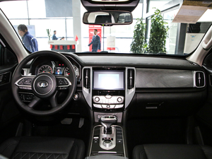 2019款2.0T 自动两驱舒适版 内饰全景