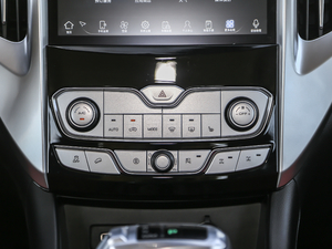 2020款越野版 2.0T 自动四驱限量型 汽油 中控区