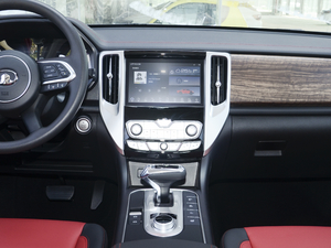 2020款越野版 2.0T 自动四驱进阶型 汽油 中控台