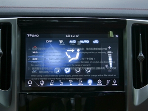 2020款越野版 2.0T 自动四驱限量型 柴油 中控台显示屏