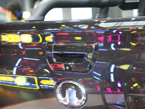 2020款乘用版 2.0T 自动两驱舒适型 小双 柴油 细节外观