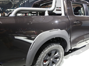 2020款乘用版 2.0T 自动两驱舒适型 小双 柴油 细节外观