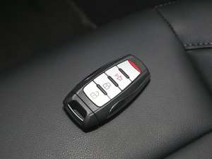 2020款越野版 2.0T 手动四驱定制型 柴油 车钥匙