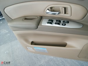 2009款锐意版 2.0L 豪华型 前门储物空间