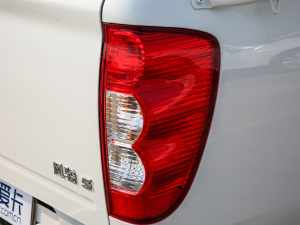 2021款2.4L 汽油 四驱进取型大双排 细节外观