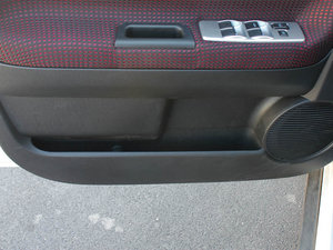 2010款1.5L 手动精英版 前门储物空间
