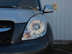 2010款1.5L 手动天窗版 大灯