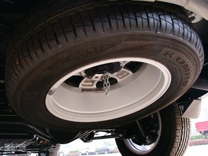 2010款2.4L 两驱豪华型 备胎