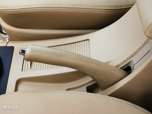 2010款2.4L 两驱豪华型 驻车制动器