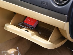 2010款2.4L 两驱豪华型 手套箱