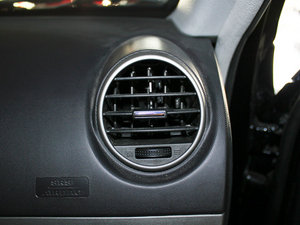 2010款2.4L 两驱舒适型 中控区