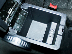 2010款2.4L 两驱舒适型 空间座椅