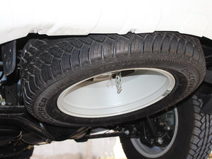 2010款2.4L 两驱舒适型 备胎