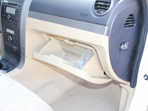 2010款2.4L 两驱舒适型 手套箱