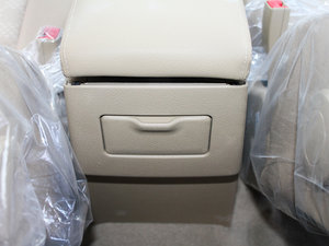 2010款2.4L 两驱舒适型 空间座椅