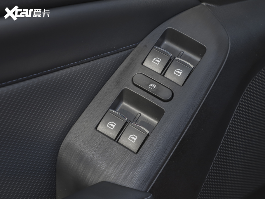 2021���ڳ���Ƥ�� ���ð� 2.0T�ԄӃ�򌾫Ӣ�� ���p ����